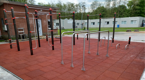Dalles amortissantes pour aire de street workout